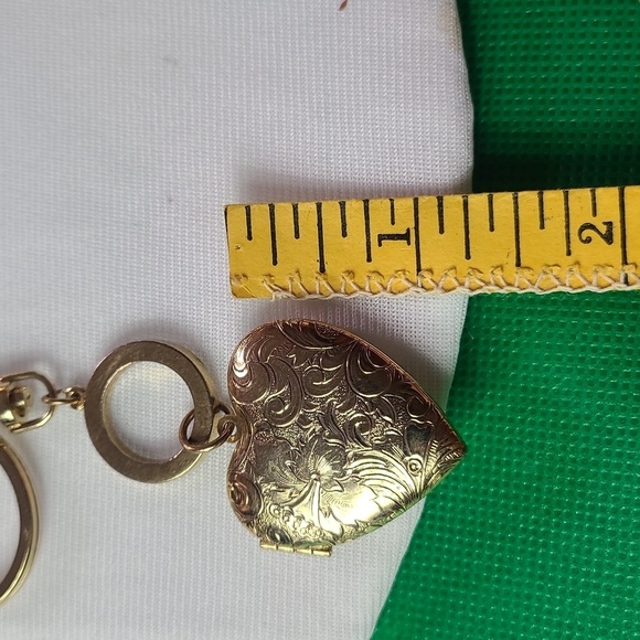 Gold Heart Locker Keychain Charm Accessory vtg style - Picture 10 of 10